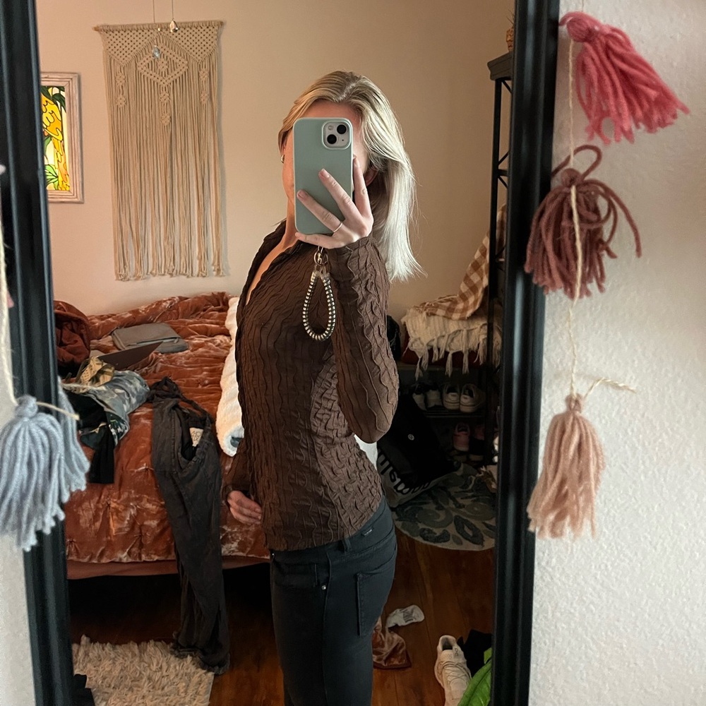 Button up top - Picture 4 of 4